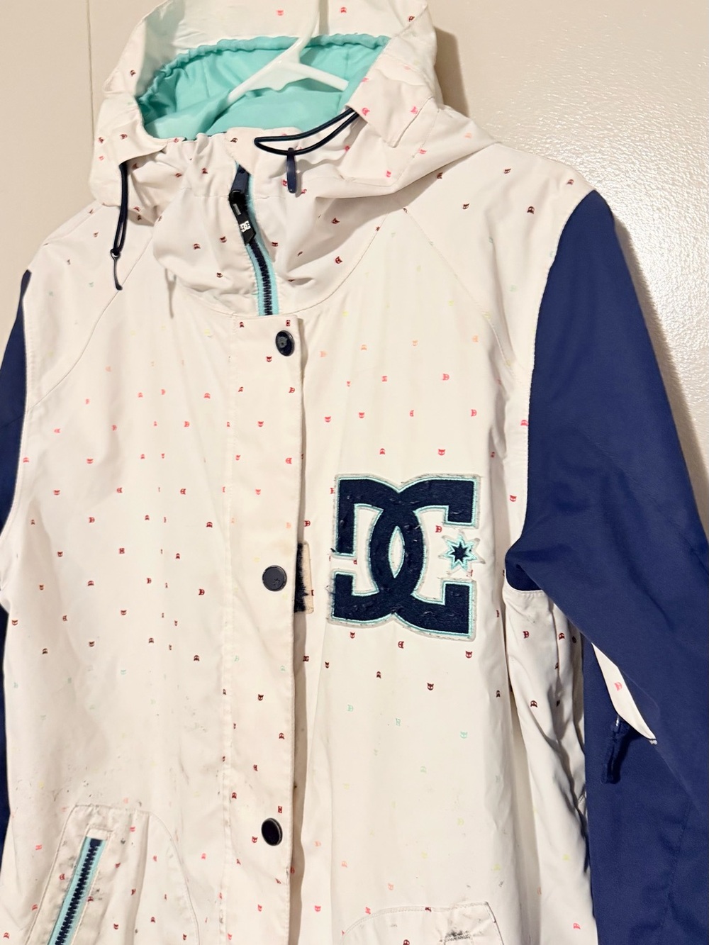 DC Women’s White Jacket with Navy Sleeves - Picture 2 of 14